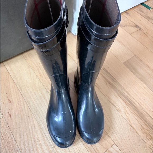 Burberry Black Plaid-Trim Rain Boots - Picture 3 of 8